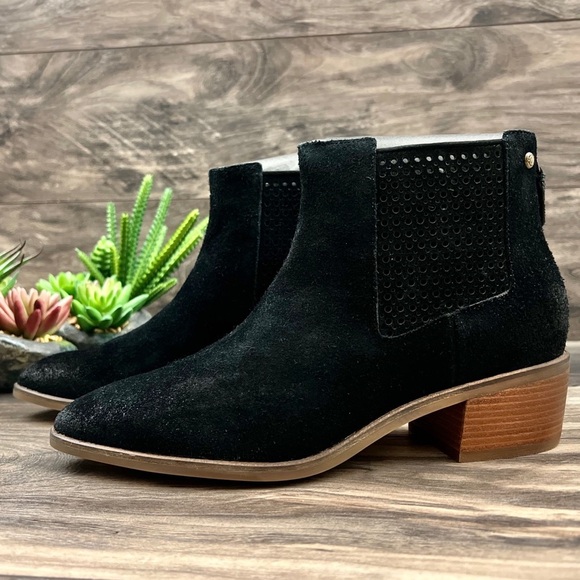 NIB Cole Haan Val Bootie Pointed Toe Ankle Boots Black Suede 8B 38.5 - Picture 4 of 11